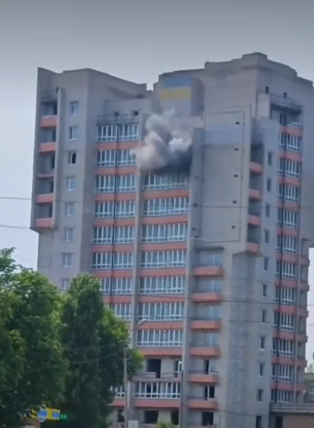 Російський FPV атакує квартиру в нікопольській багатоповерхівці